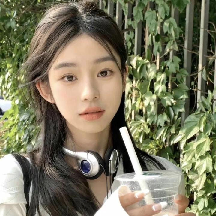 蓝天花朵